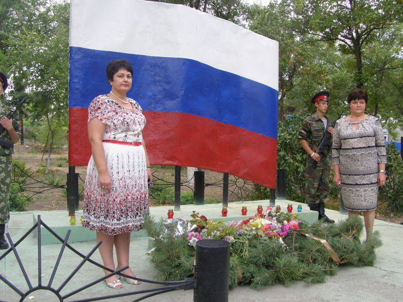 У памятника землякам Т.Н. Ильина и Г.В. Разуваева.